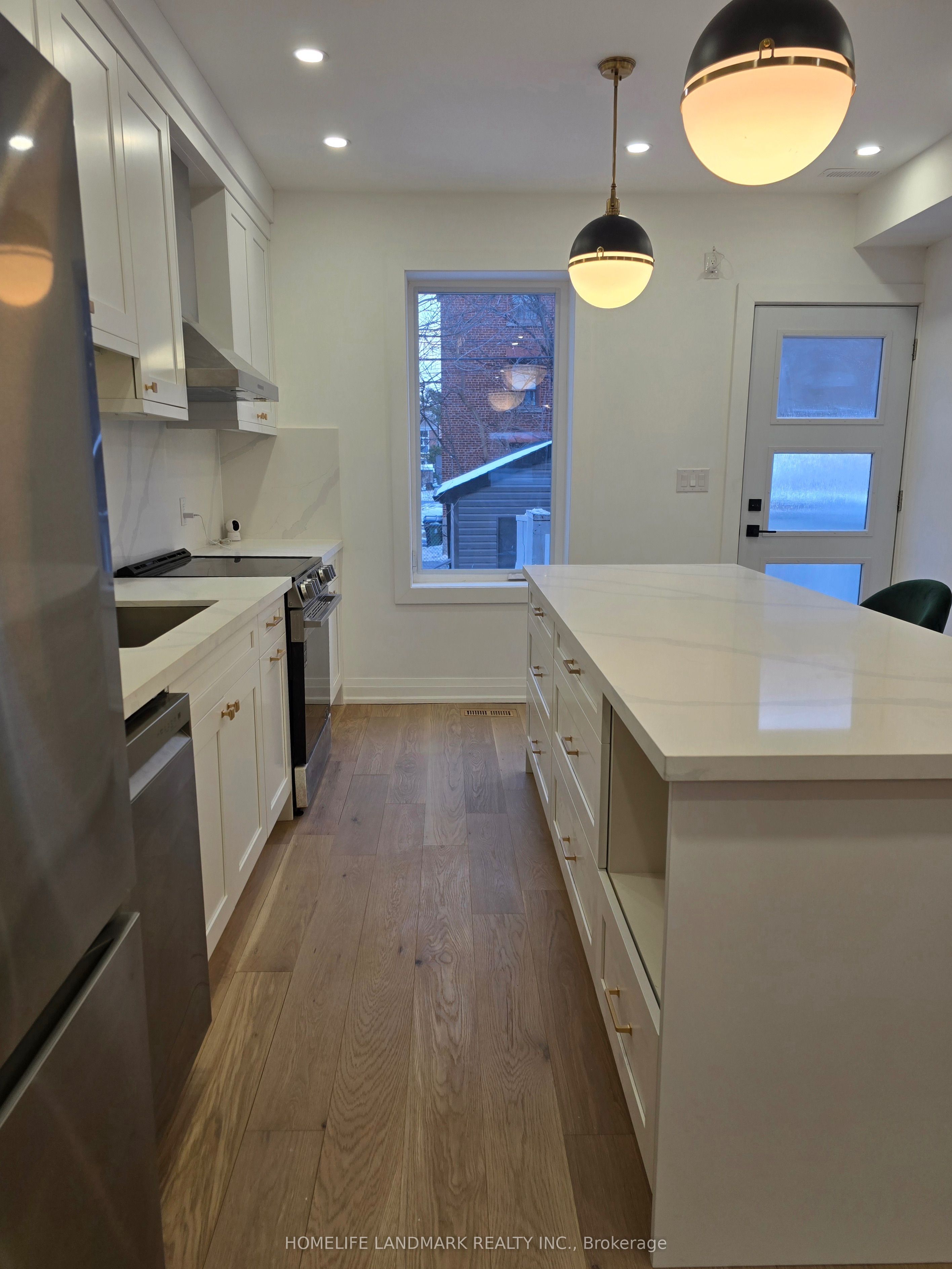 9 Alton Avenue, Toronto, ON, M4L 2M3 photo 3