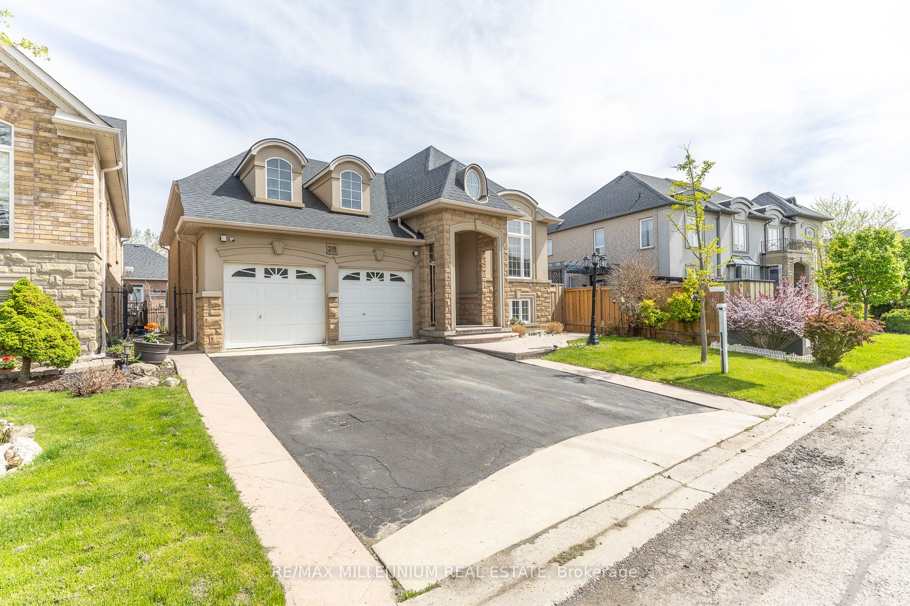 28 Donherb Crescent, Caledon, ON, L7C 1E4 photo 4