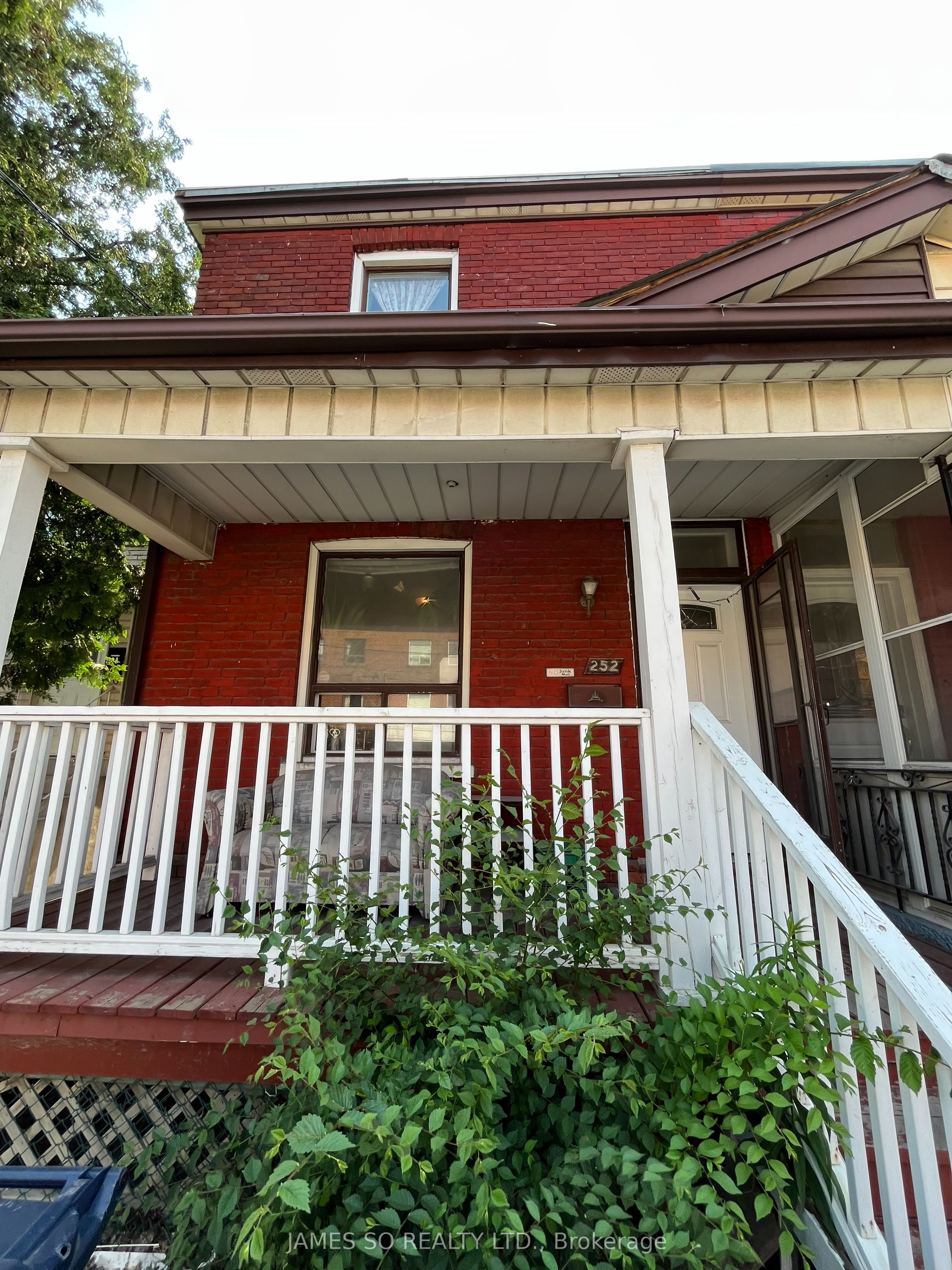 Bmst-252 Broadview Avenue, Toronto, ON, M4M 2G7