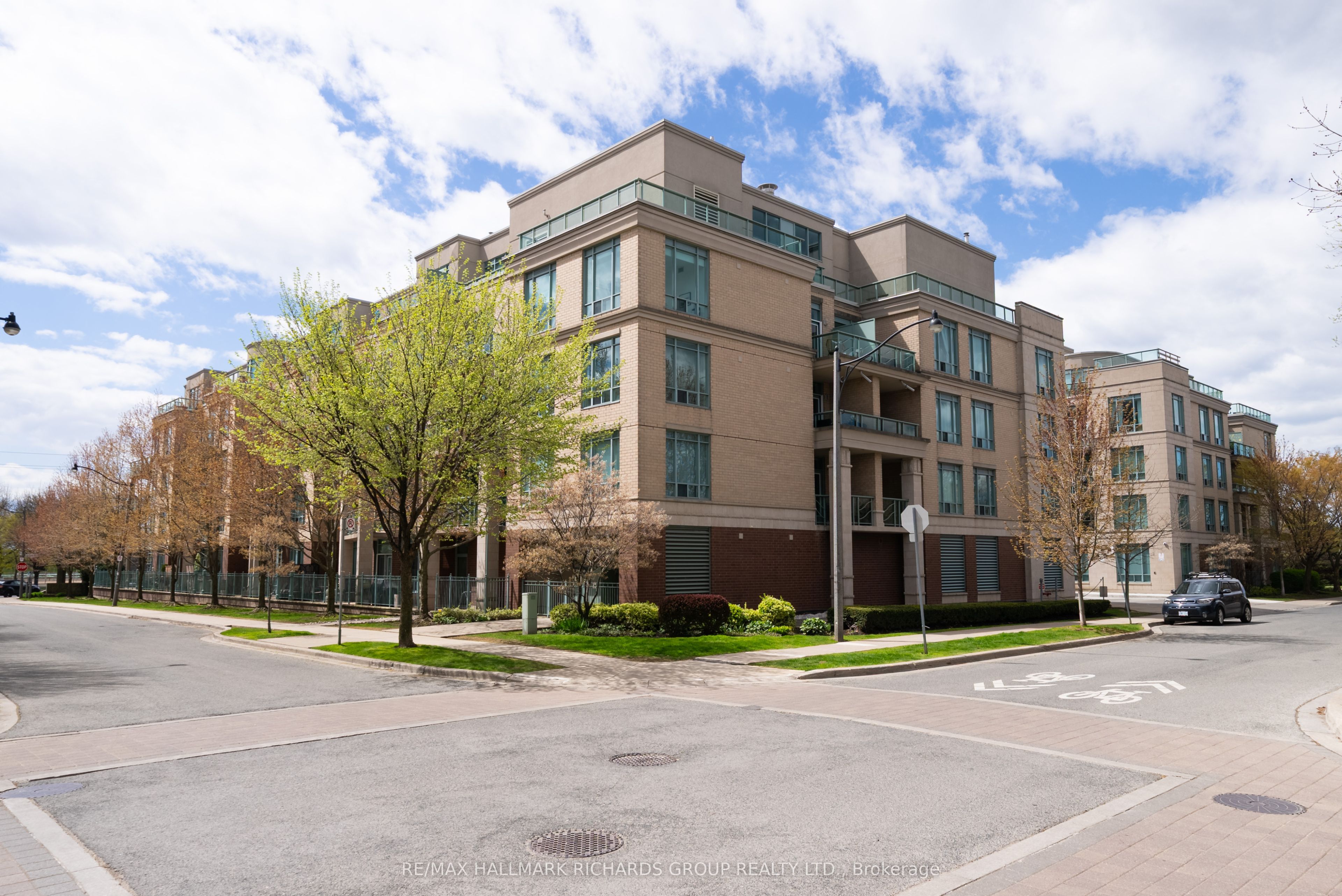 405-9 Boardwalk Drive, Toronto, ON, M4L 6T1