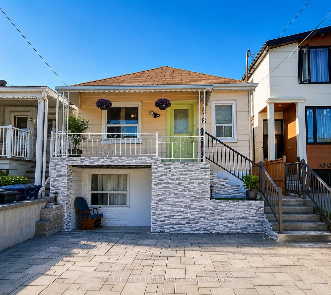 8 Mack Avenue, Toronto, ON, M1L 1L9
