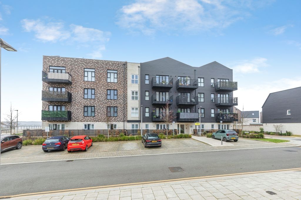 2 bed flat for sale1 Glenway Road, Rochester ME1