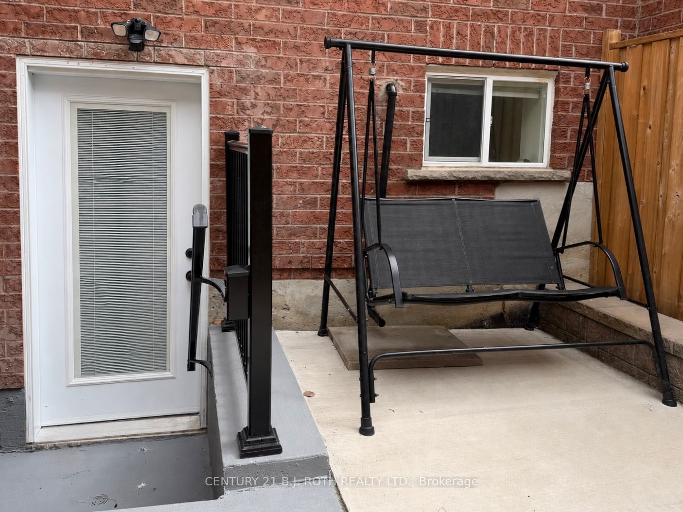 BSMT-4 Pinecliff Crescent, Barrie, ON, L4N 5V3