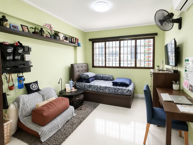 238 Jurong East Street 21 photo 3