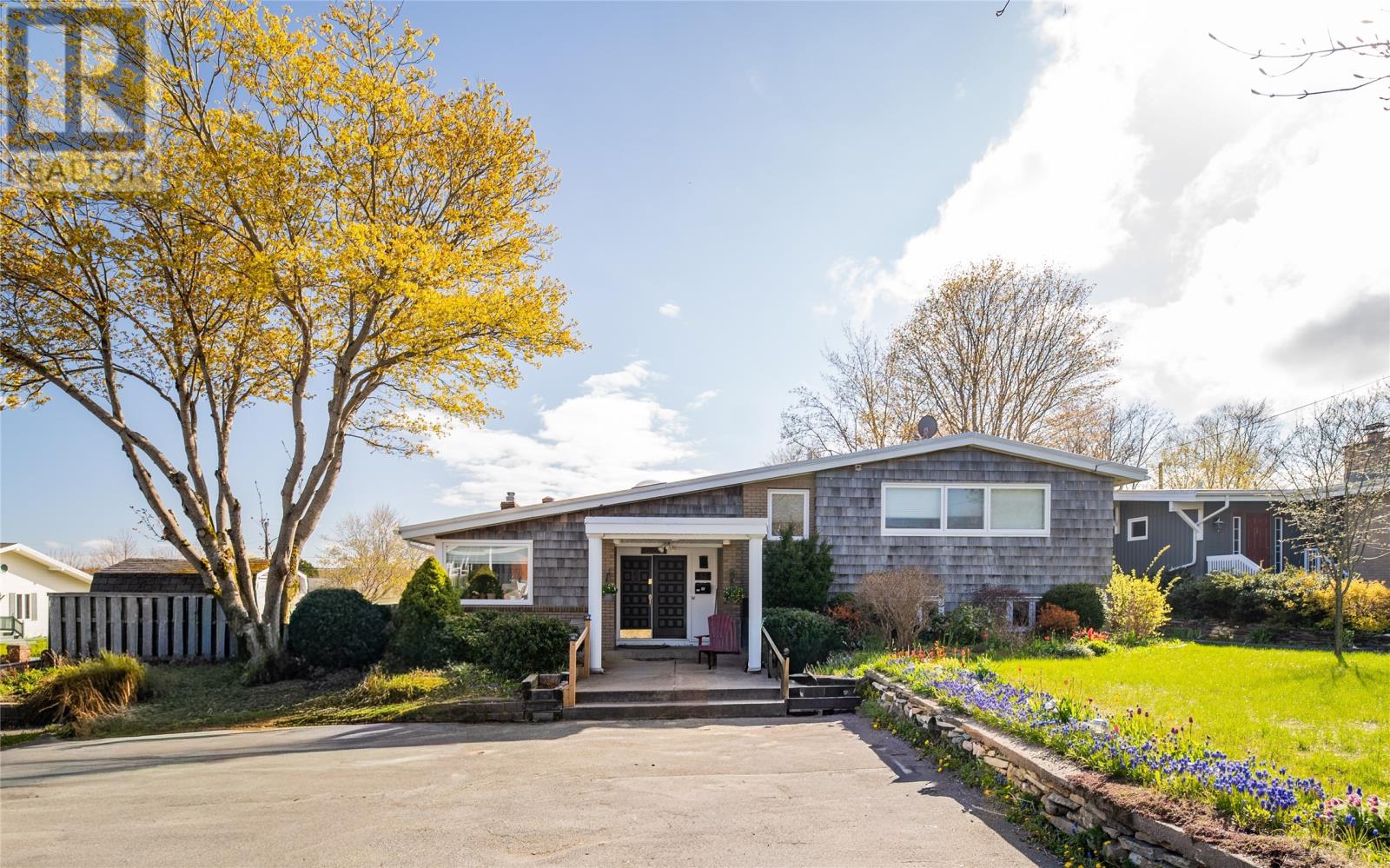 32 Cowan Avenue