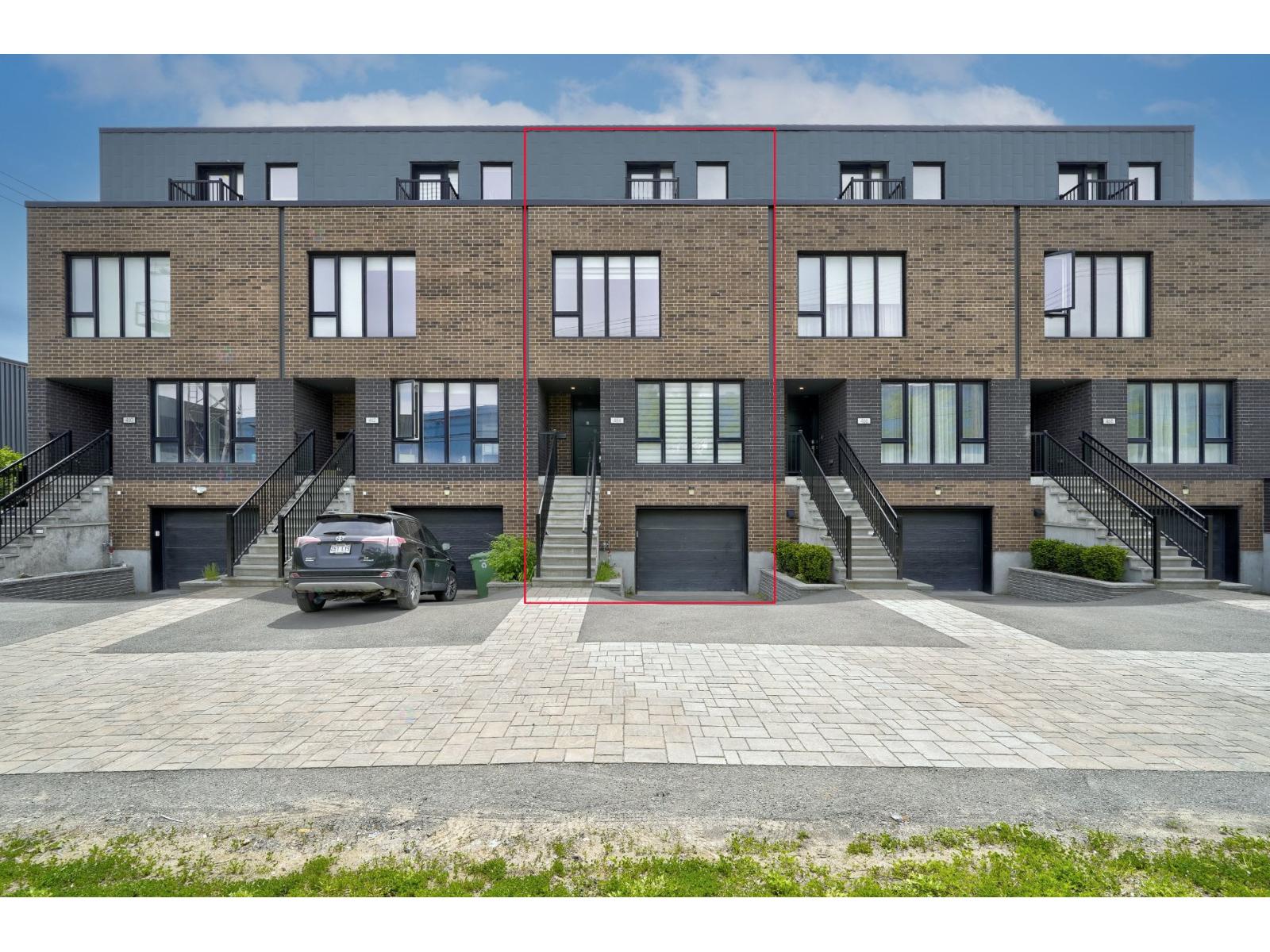 464 Av. Jenkins