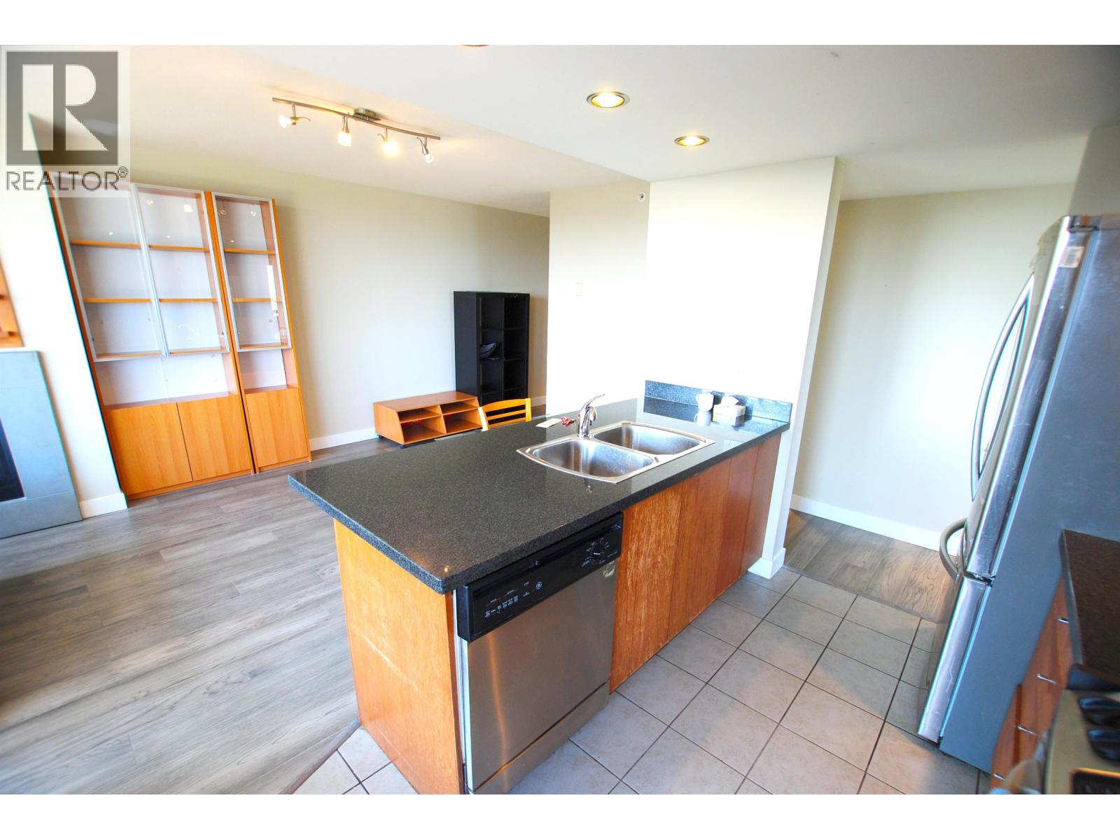1001 6233 KATSURA STREET