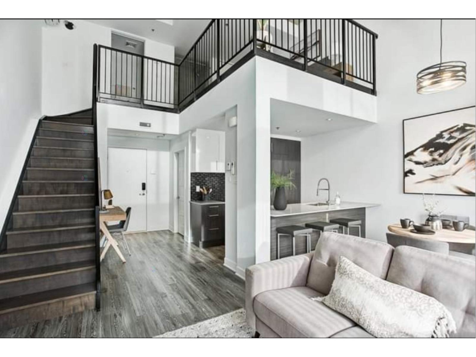 7221 Rue Clark