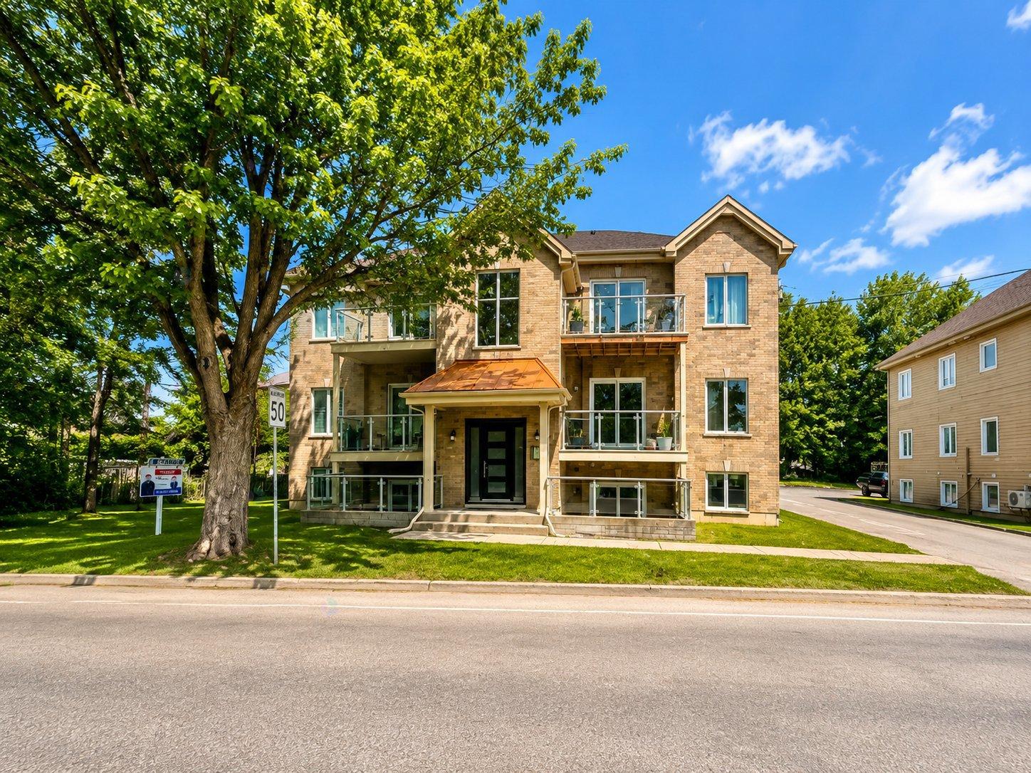 1402 Rue Principale