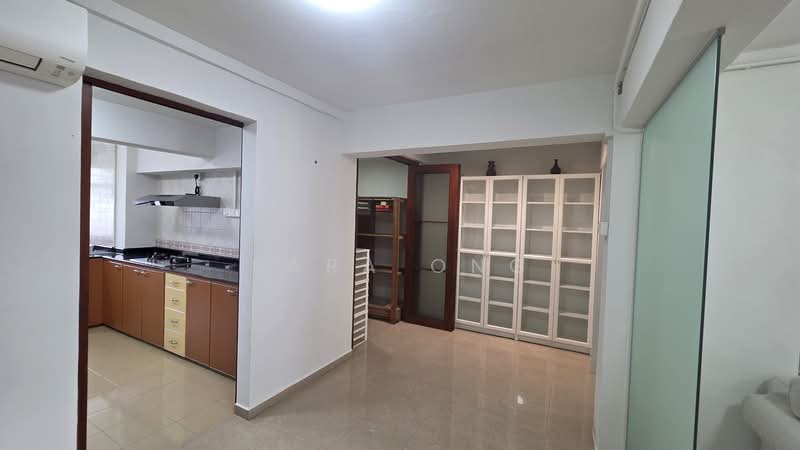 6 Holland Close photo 3