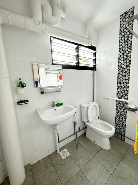 326 Woodlands Street 32 photo 3