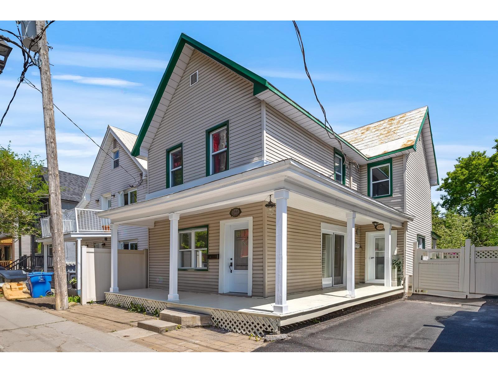 254 Rue Champlain