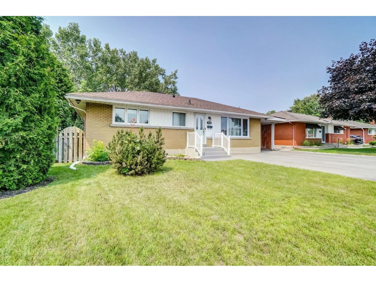 572 Rue Charles-Desnoyers