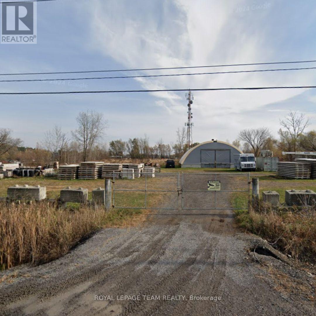 UNIT 2 - 4035 HAWTHORNE ROAD