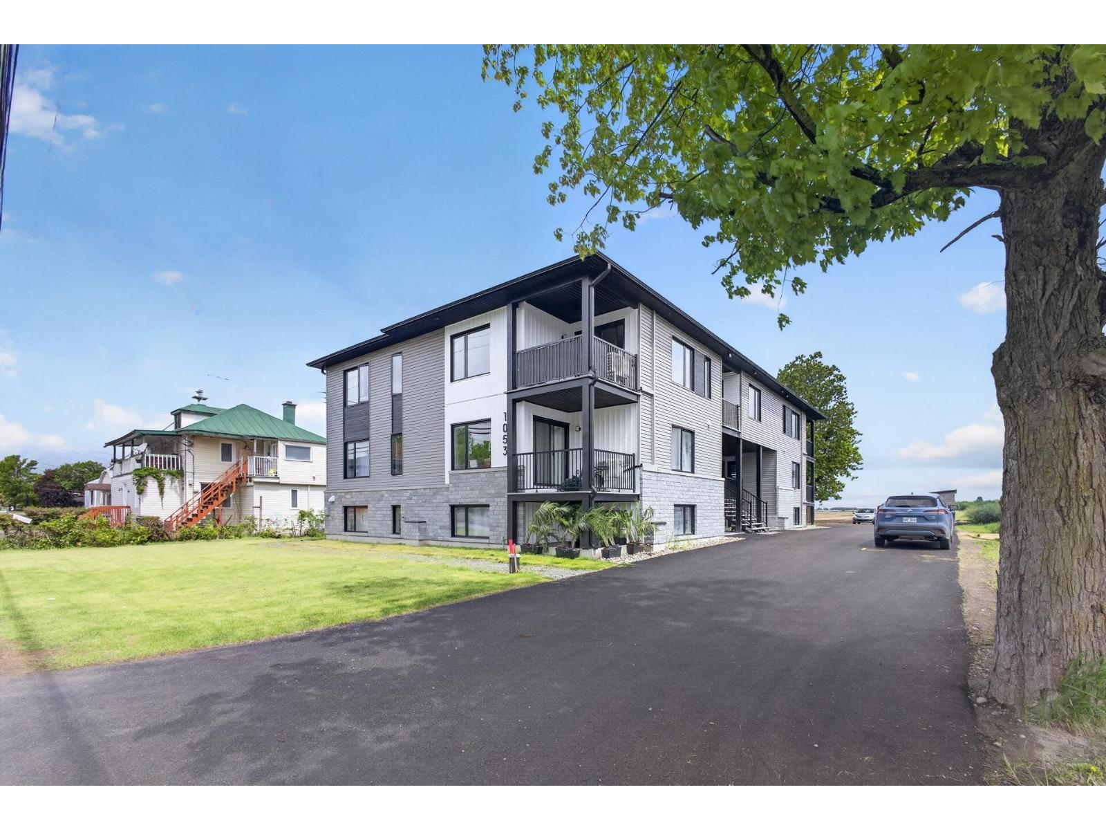 1053 Rue Principale