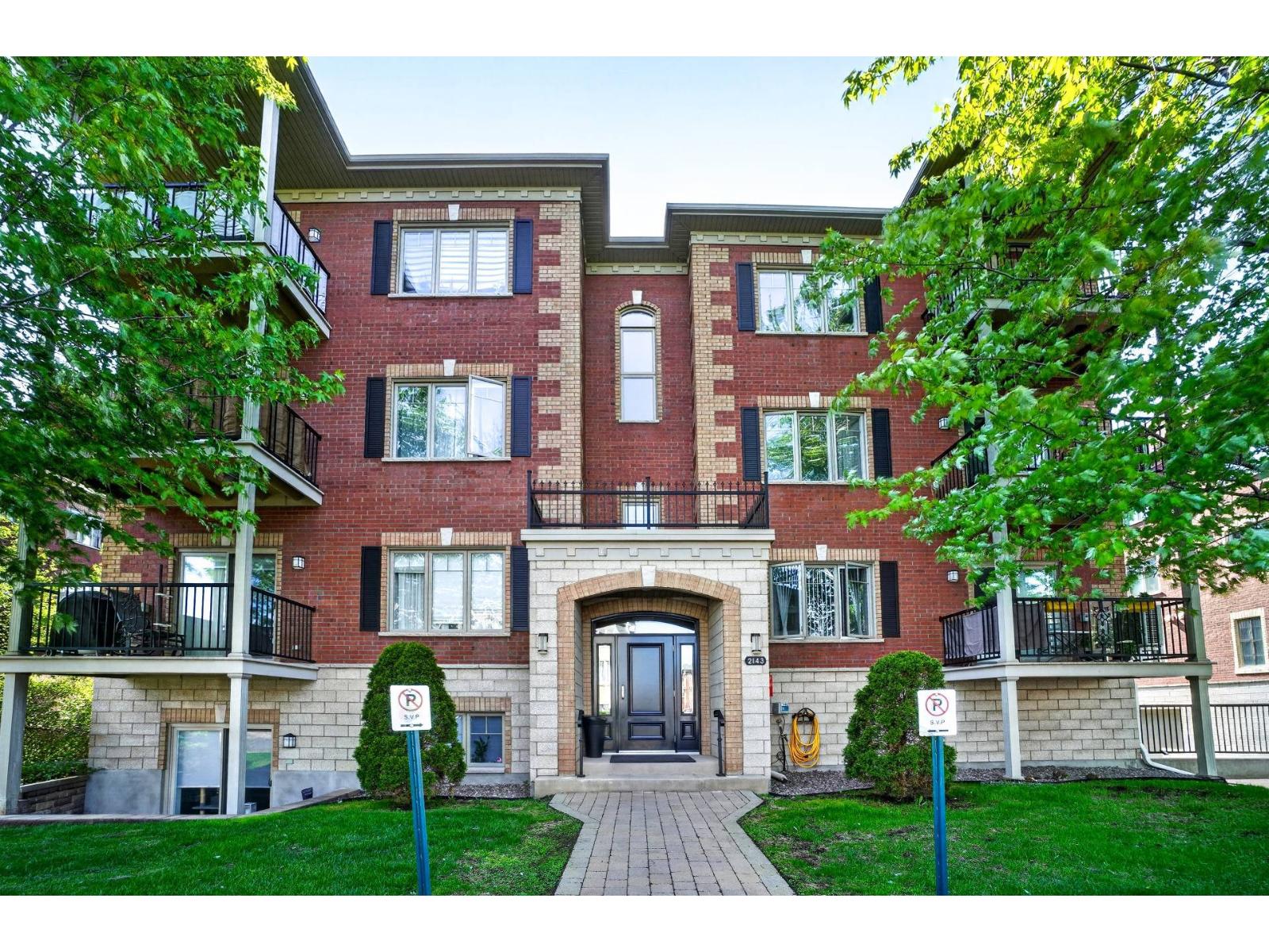 2143 Rue Racine