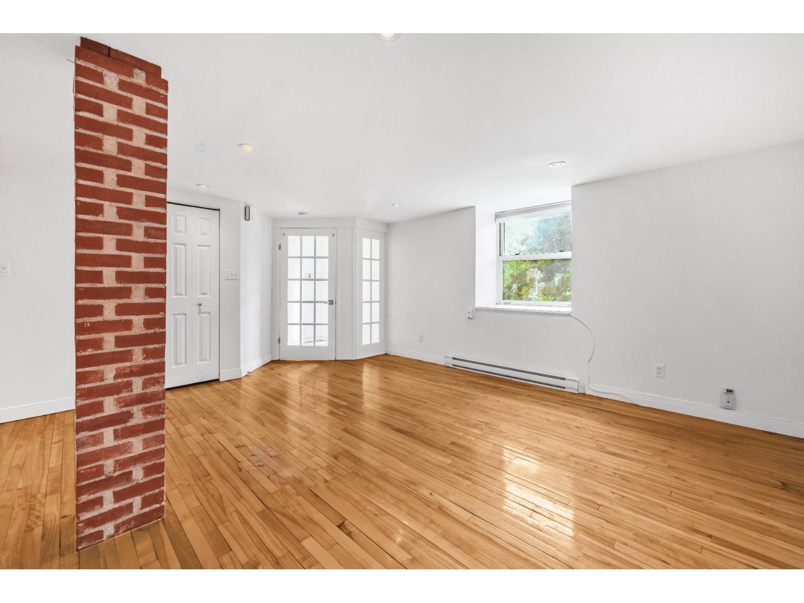 489 Av. Strathcona