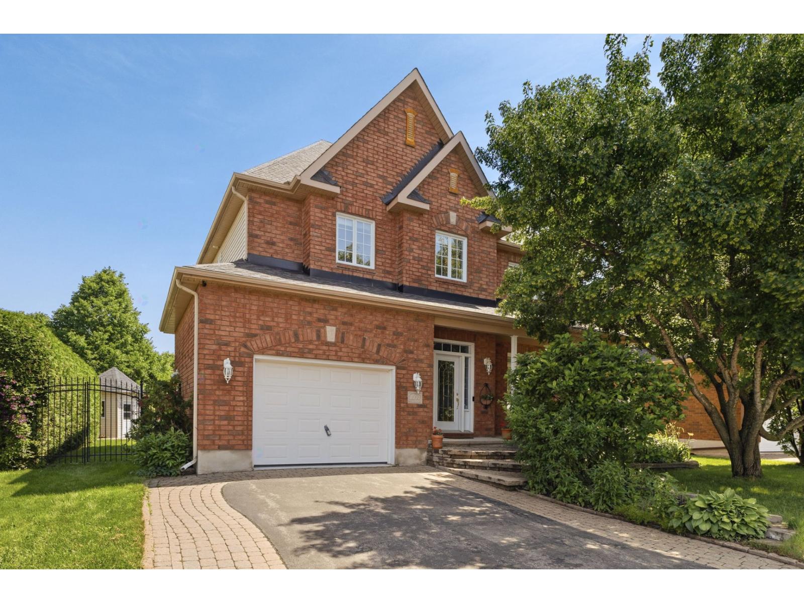 1074 Rue de la Nébuleuse
