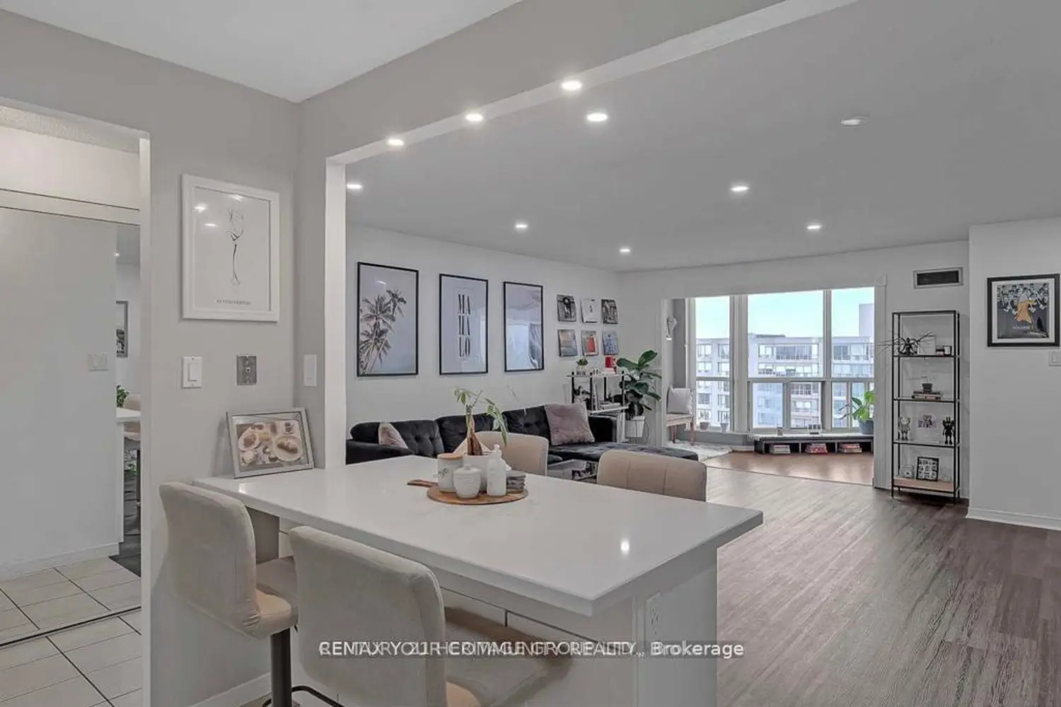 309 Major Mackenzie Drive 1014 photo 2