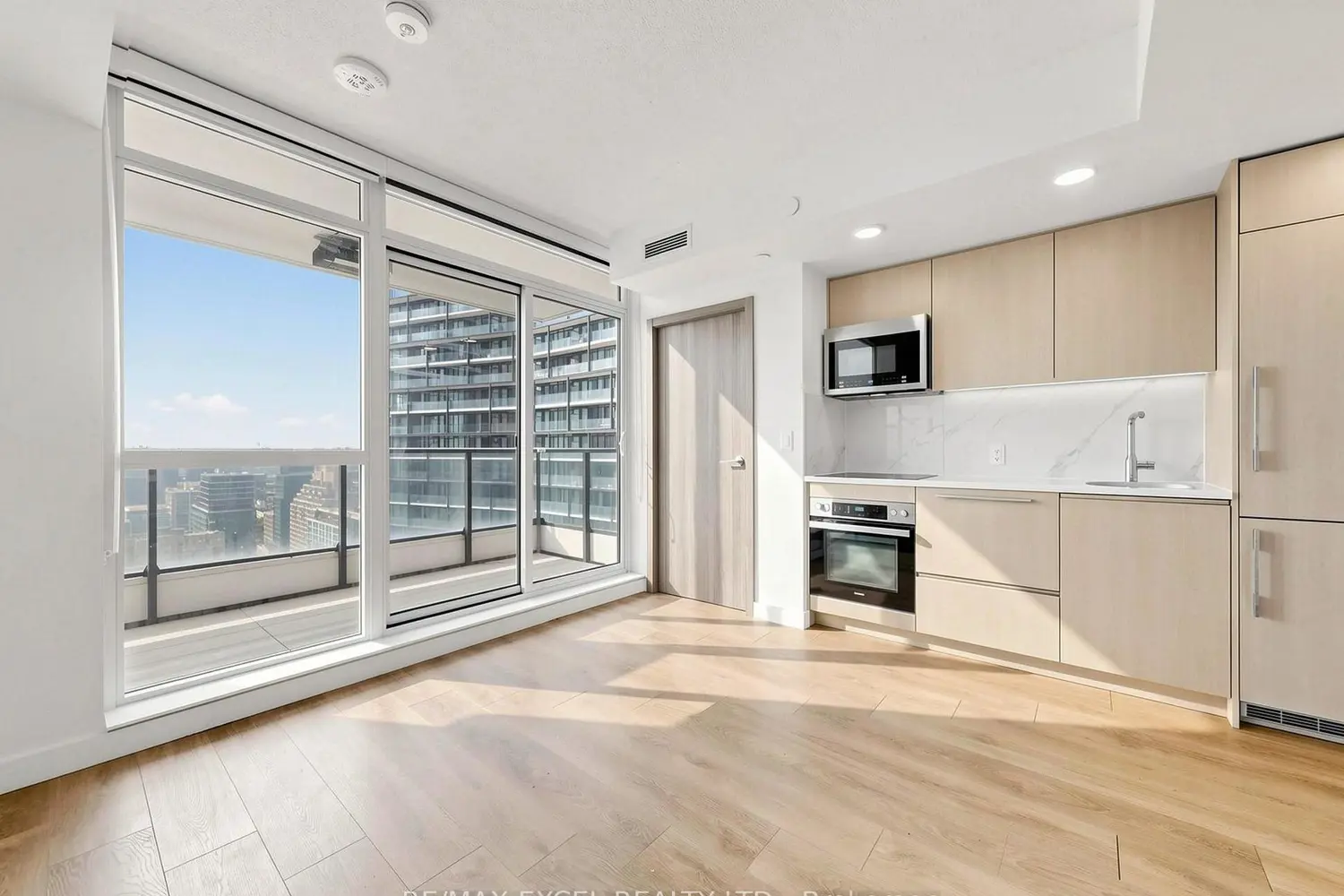 38 Widmer St 2909 photo 5