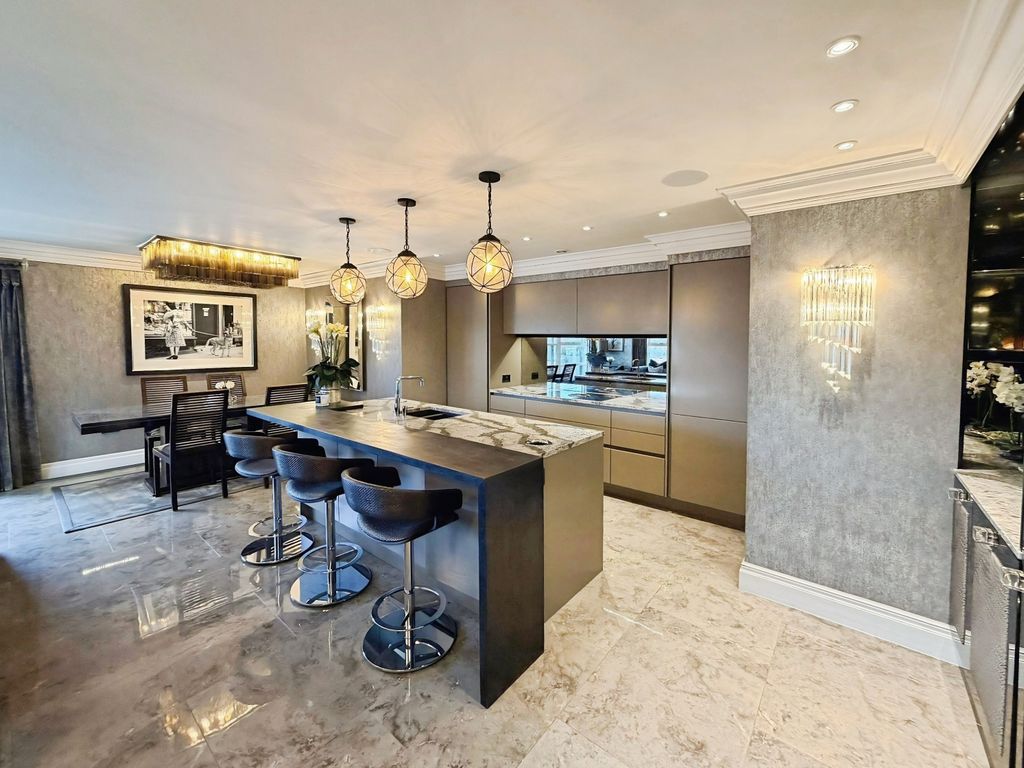 2 bed flat for saleRegents Quay, Brewery Wharf LS10