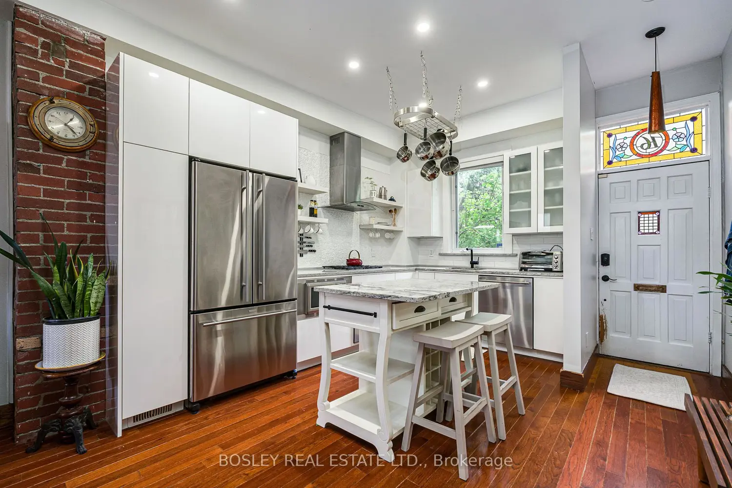 16 Blong Avenue photo 2