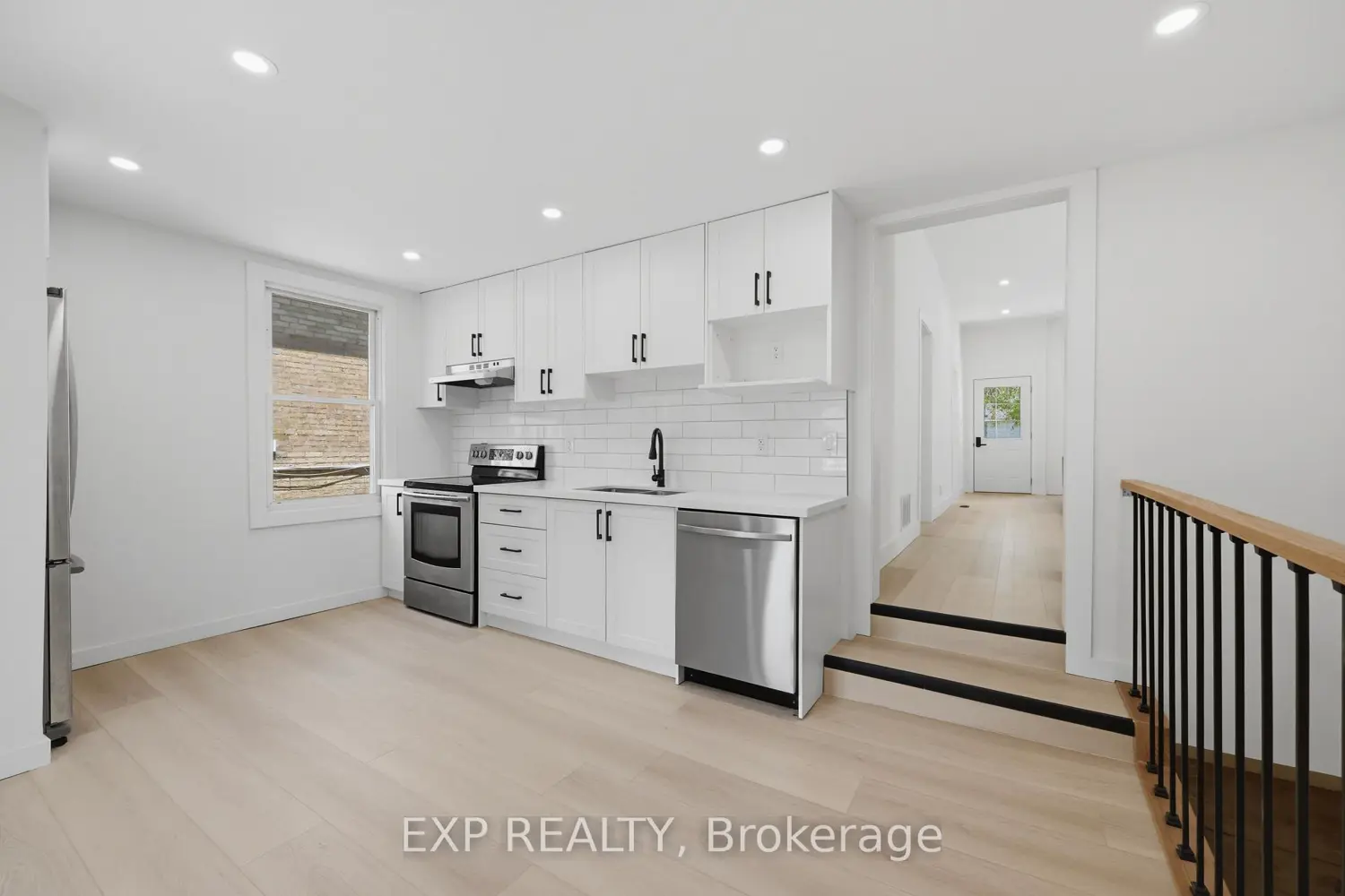 571 Elizabeth Street photo 2