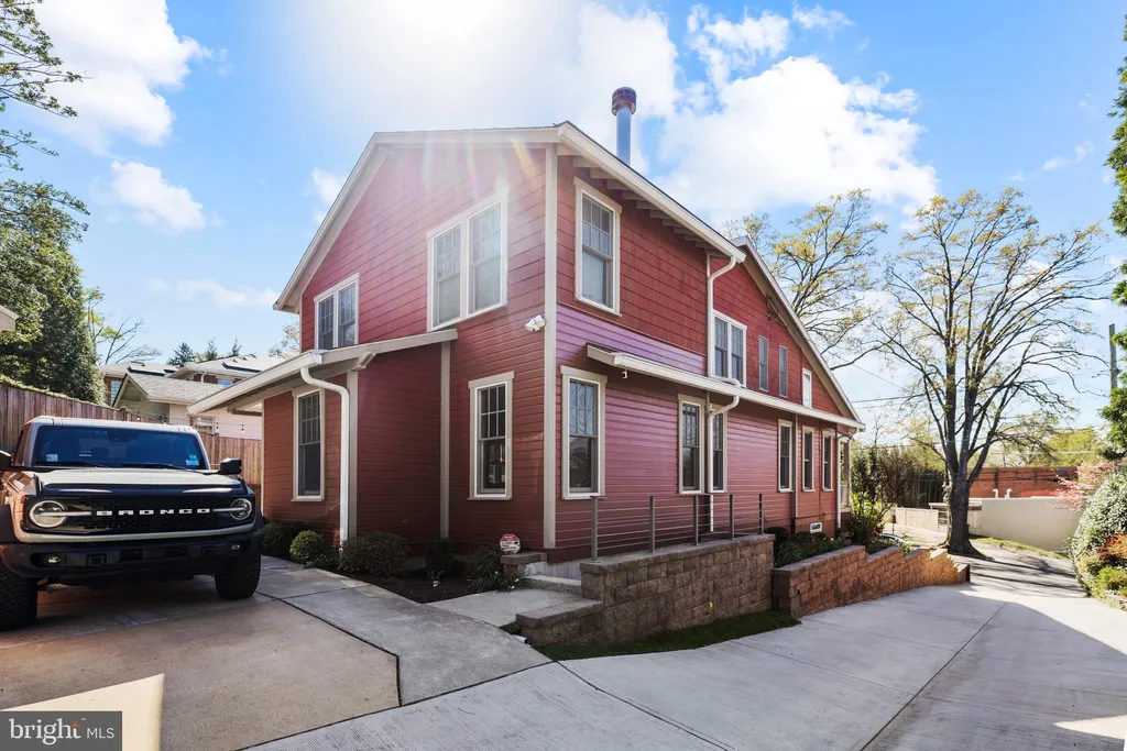 5213 Cathedral Avenue NW, Washington, DC 20016