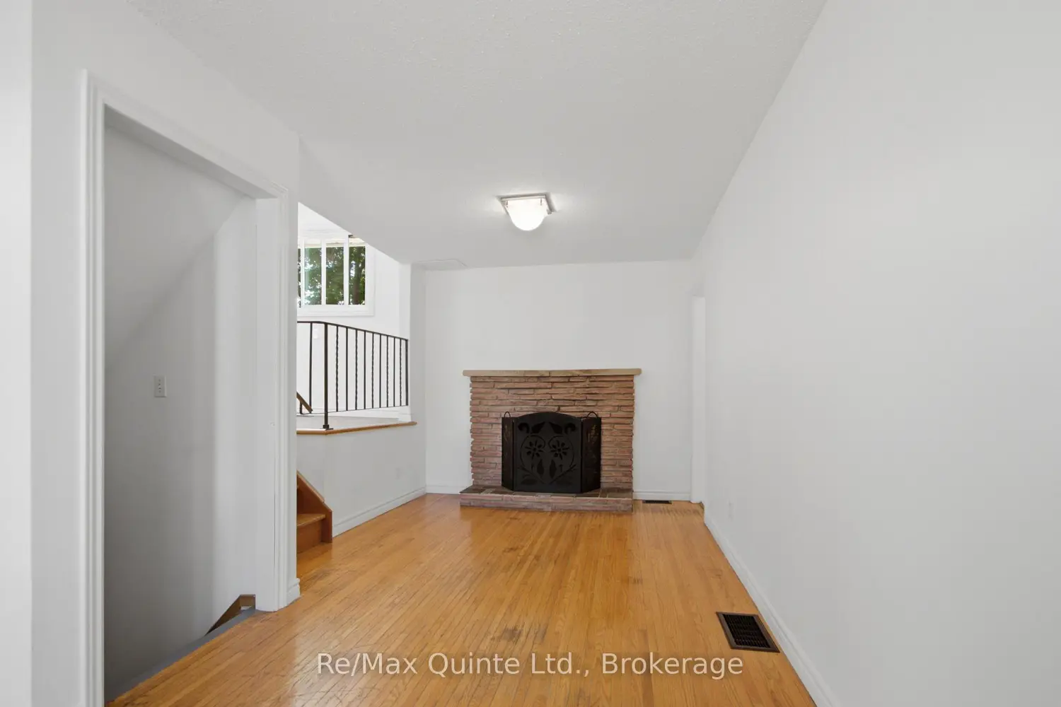 5 Flint Drive photo 4