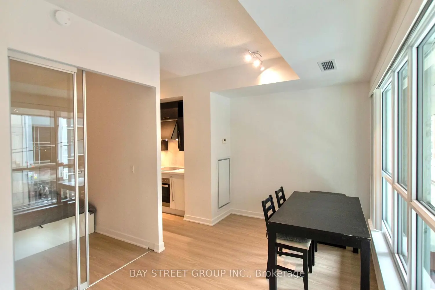 199 Richmond Street 203 photo 3