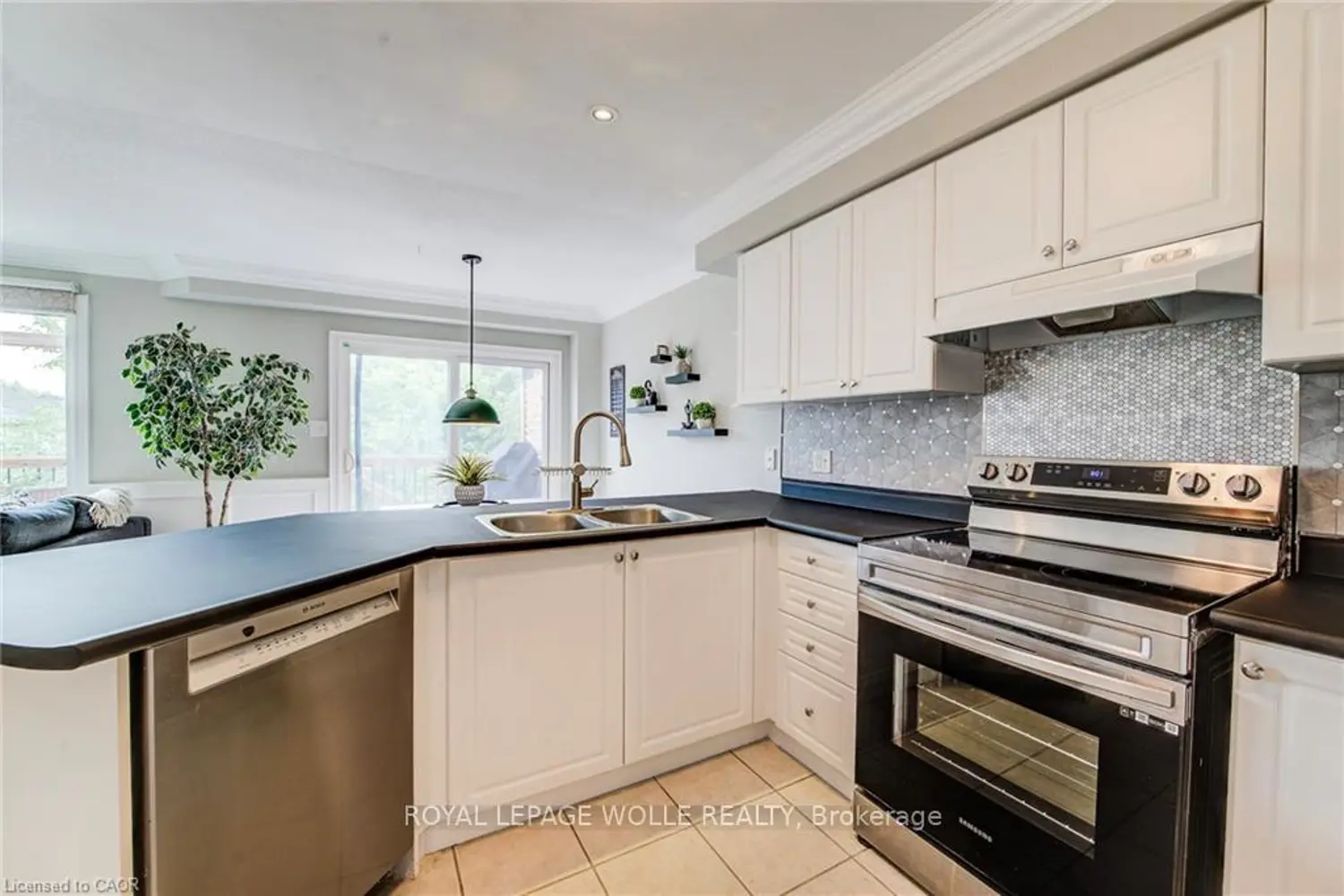 182 Kerwood Drive photo 4