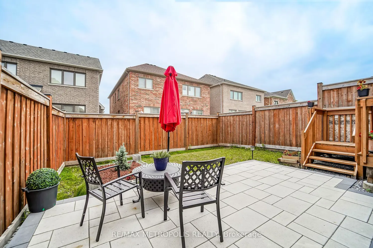 98 Laing Drive photo 3