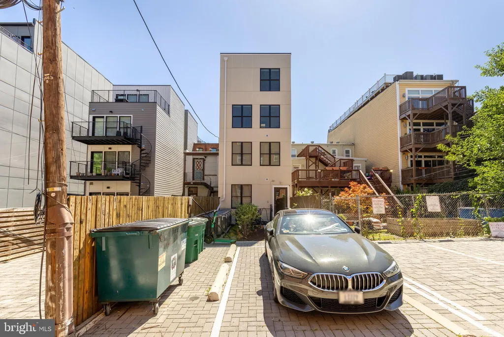 2556 University Place NW Unit 302, Washington, DC 20009