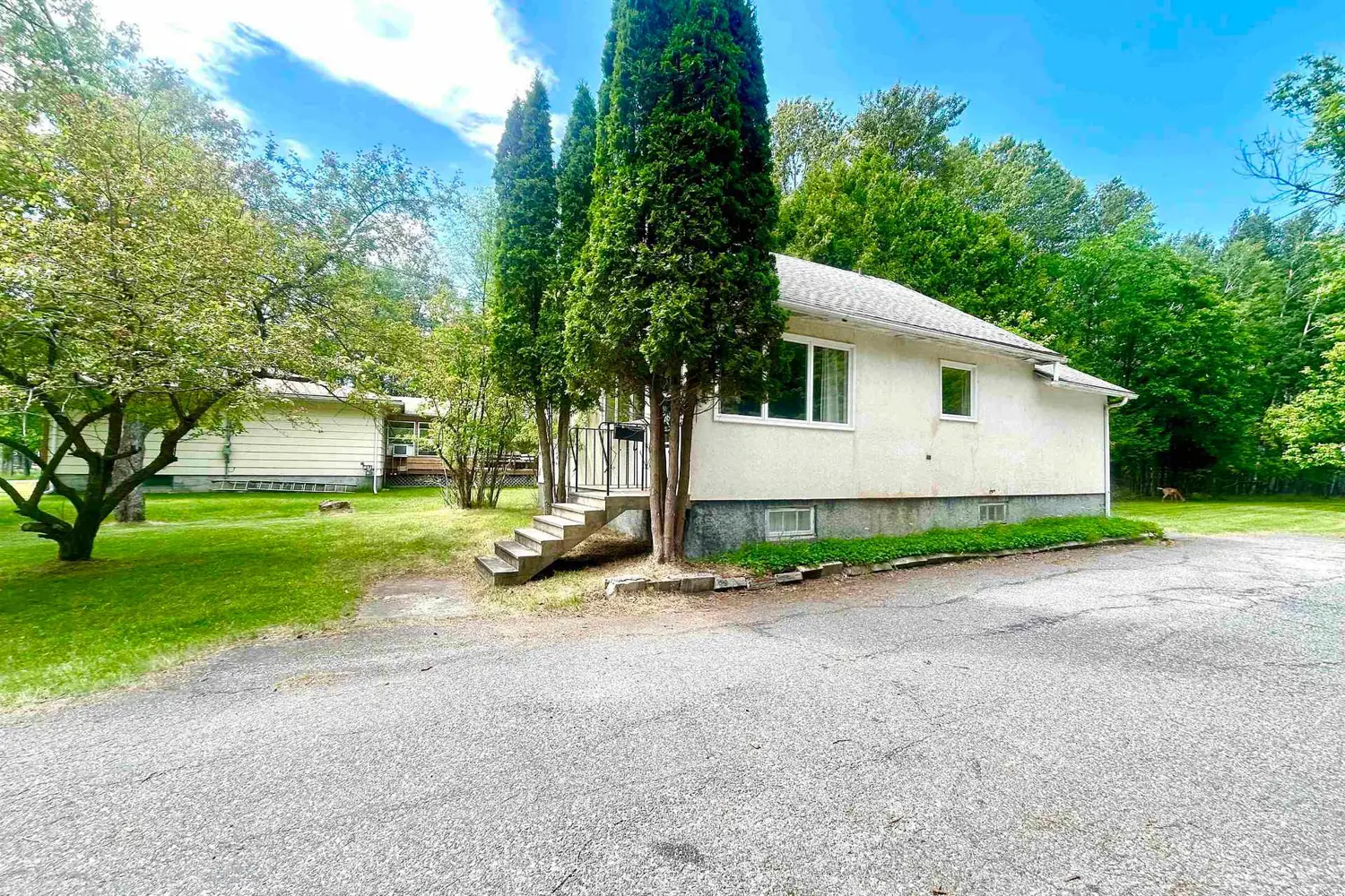 1312 Emo Road photo 4