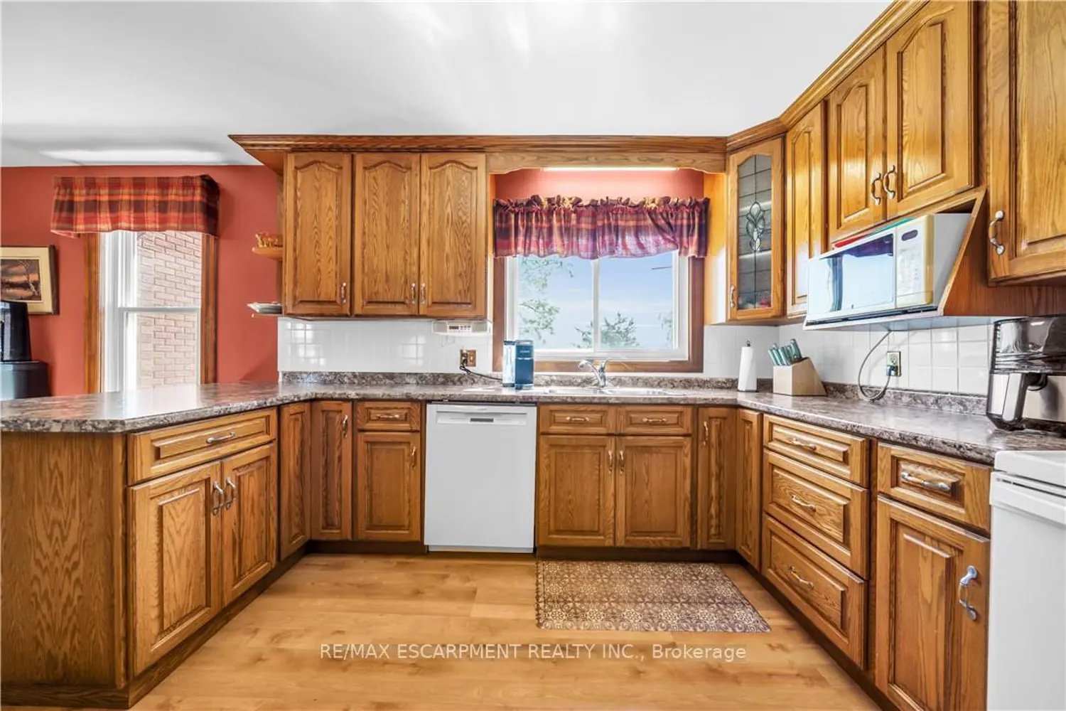 4932 Fly Road photo 4