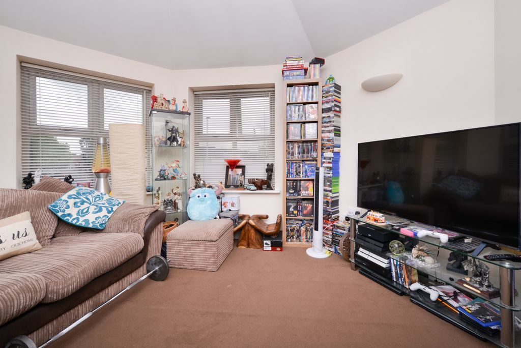 2 bed flat for saleCaptain Webb Drive, Dawley TF4 photo 5