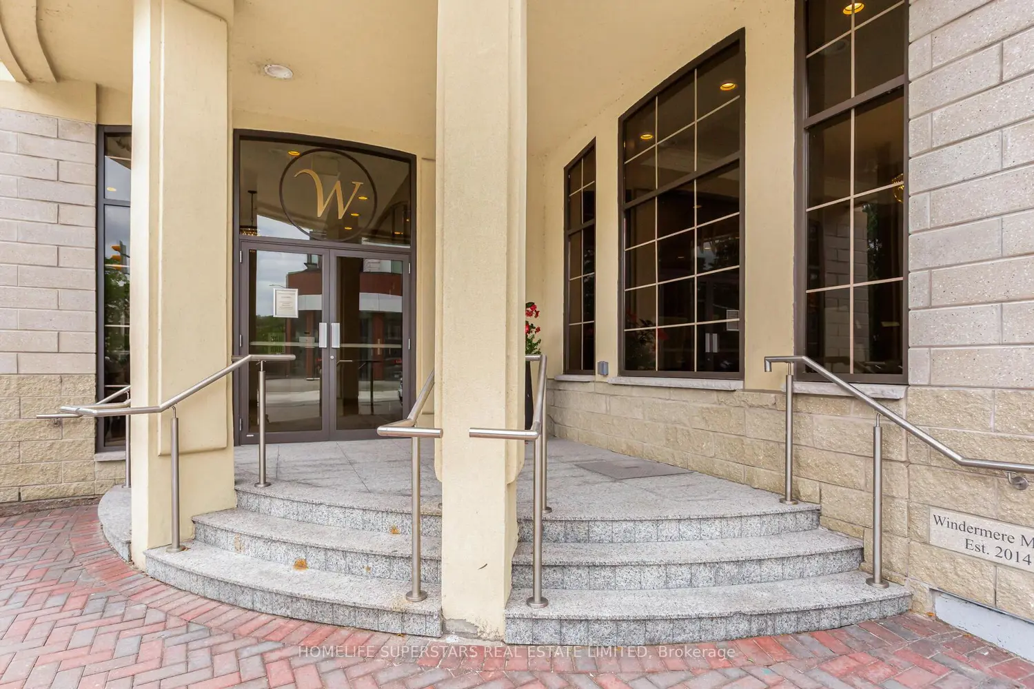 205 Lakeshore Road 302 photo 4