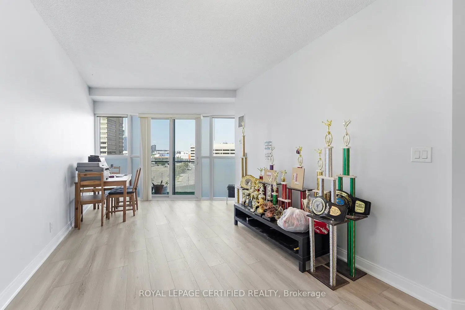 50 Absolute Avenue 609 photo 3