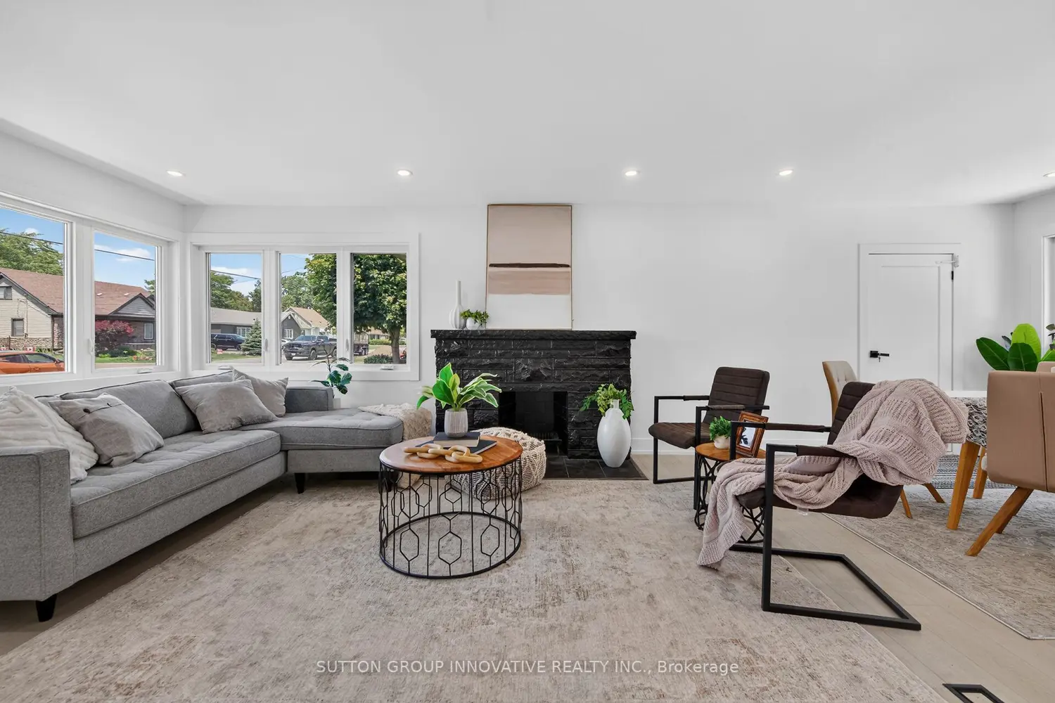 124 Corman Avenue photo 4