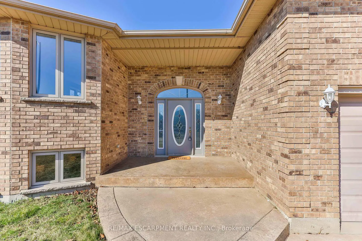 98 Thomas Avenue photo 2