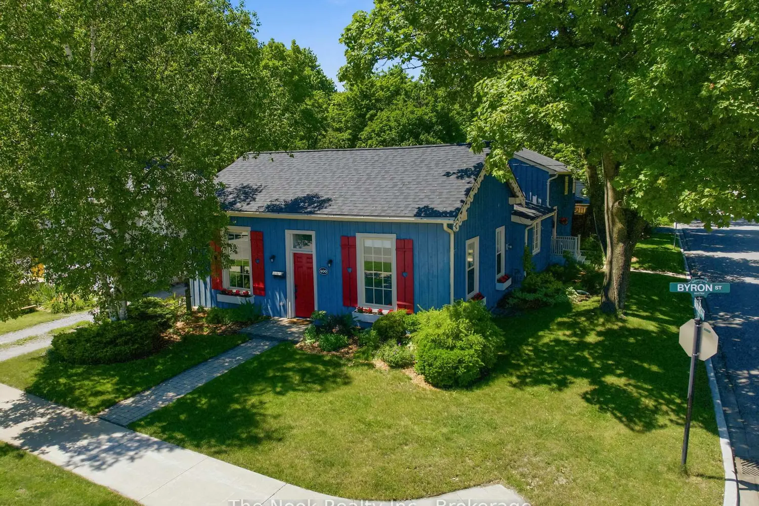 400 Byron Street photo 2