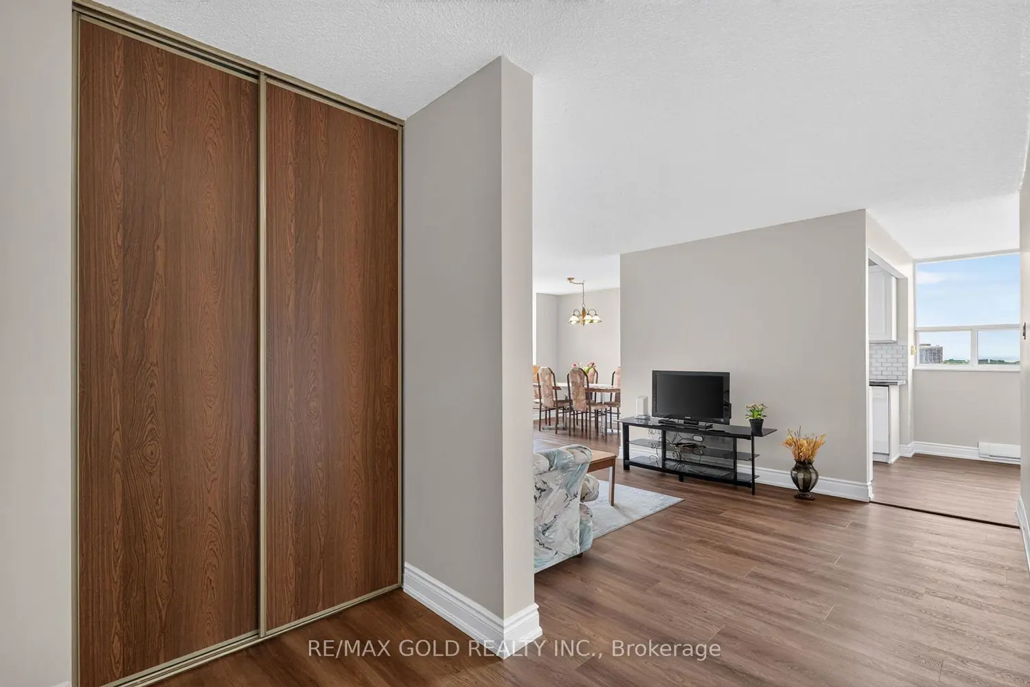 3 Lisa Street 1109 photo 4