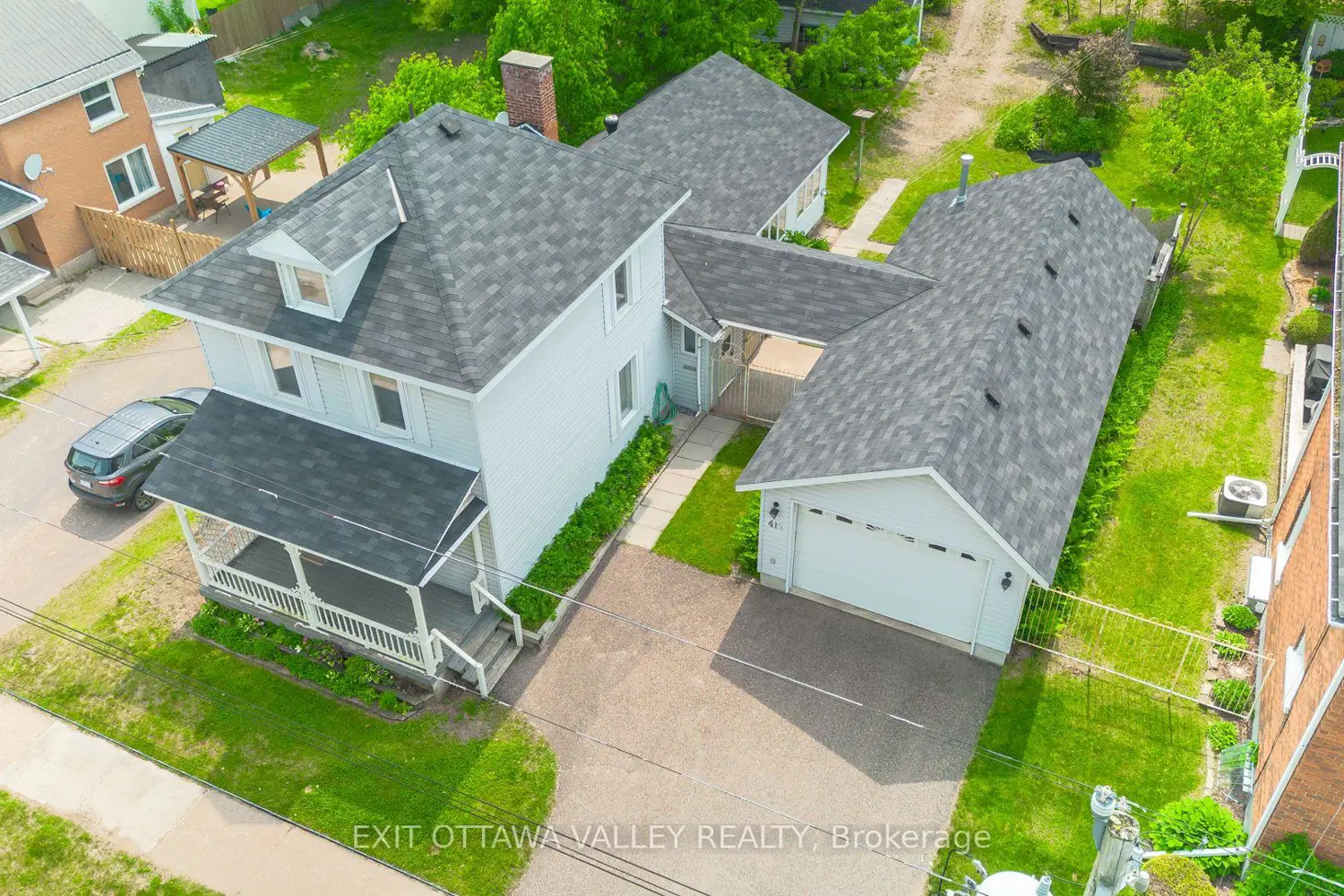 415 Trafalgar Road photo 2