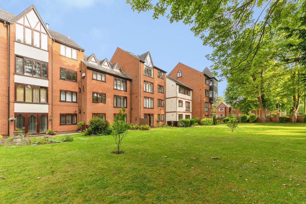 2 bed flat for saleGrosvenor Crescent, Grimsby, Lincolnshire DN32