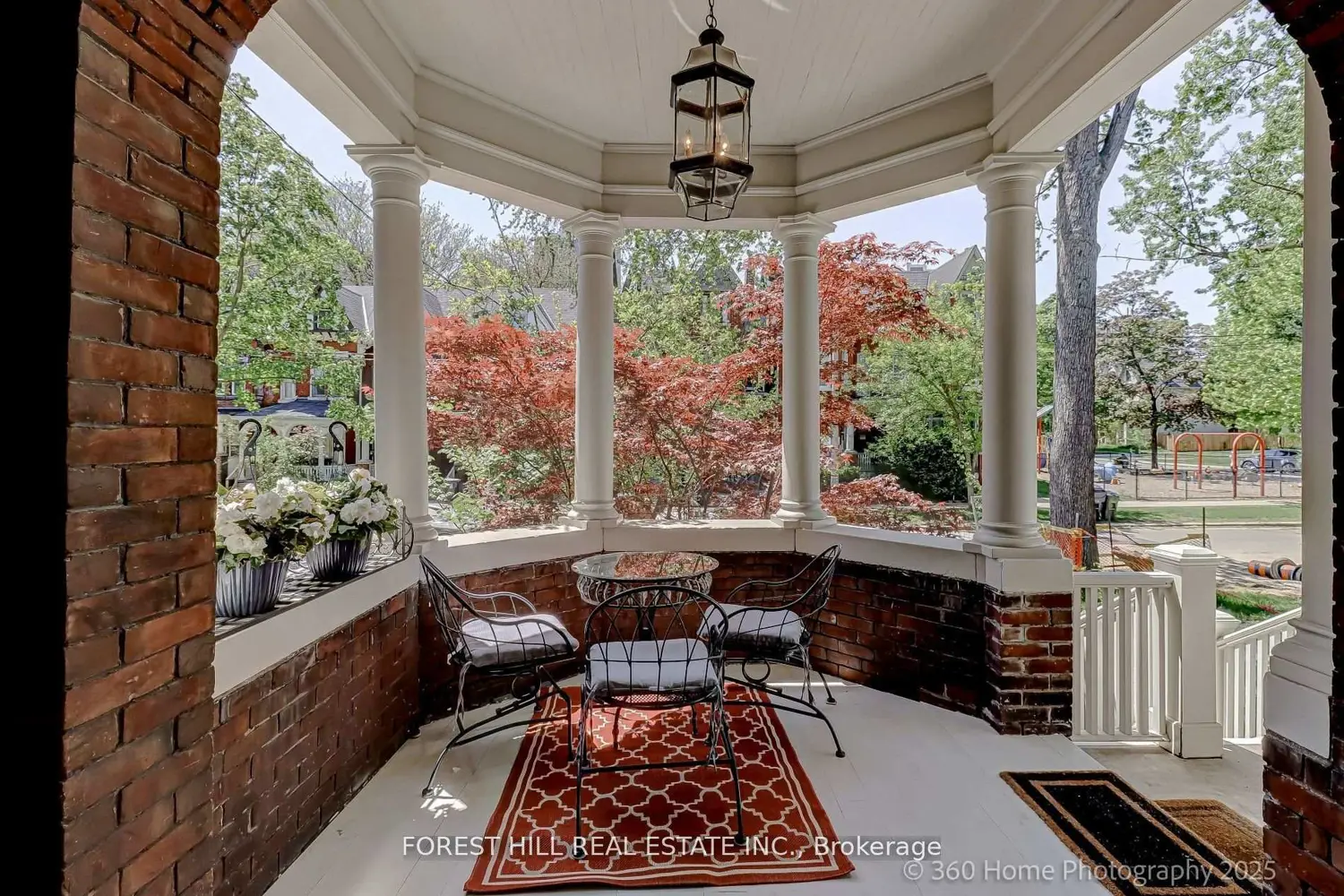 379 Huron Street photo 2