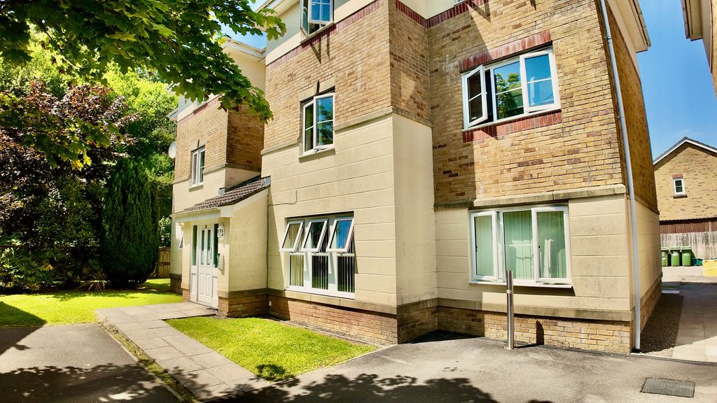 2 bed flat for saleCoed Celynen Drive, Abercarn NP11
