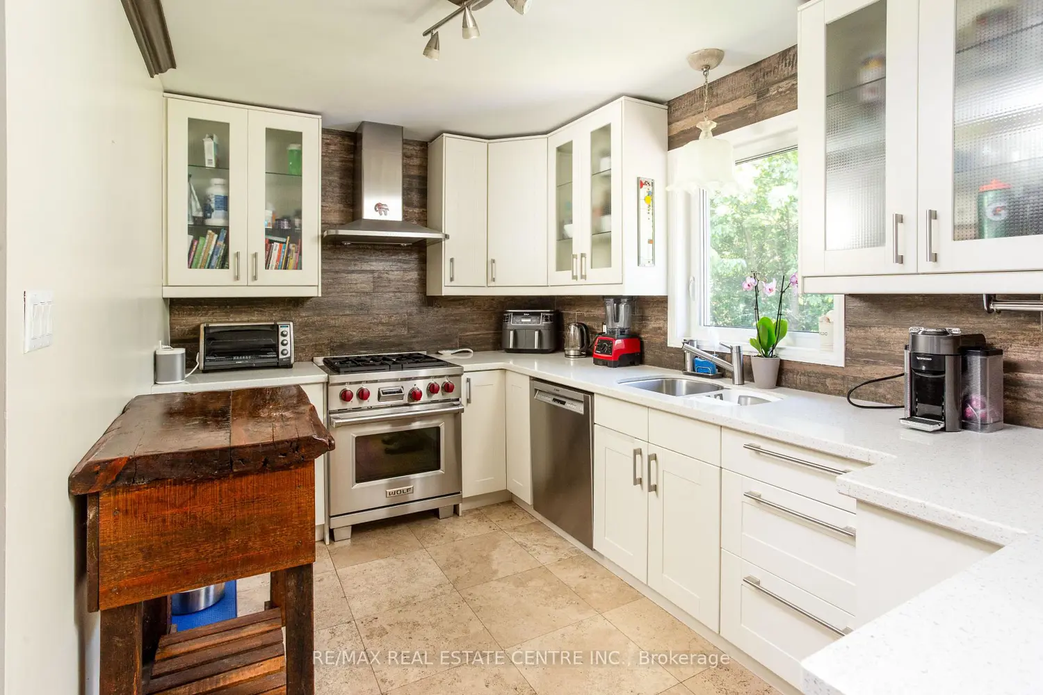 2450 Edenhurst Drive photo 5