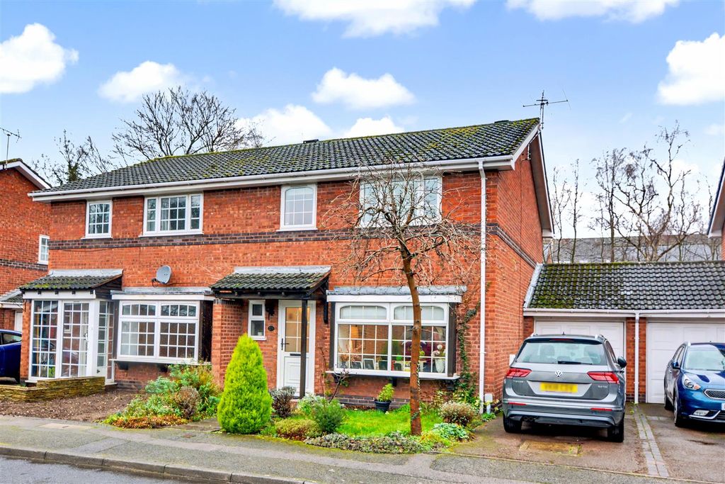 3 bed property for saleThe Cloisters, Nottingham NG9