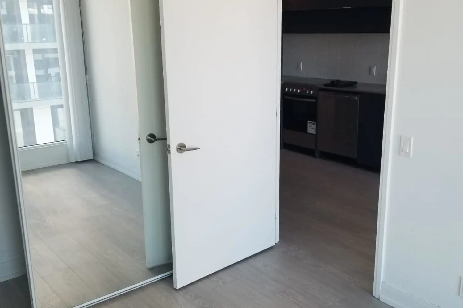 181 Dundas Street 4702 photo 3