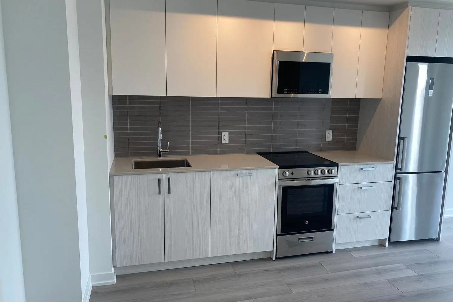 1787 St Clair Avenue 621 photo 3